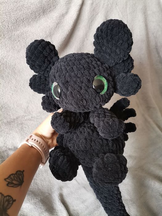 Ръчно плетена играчка Беззъб