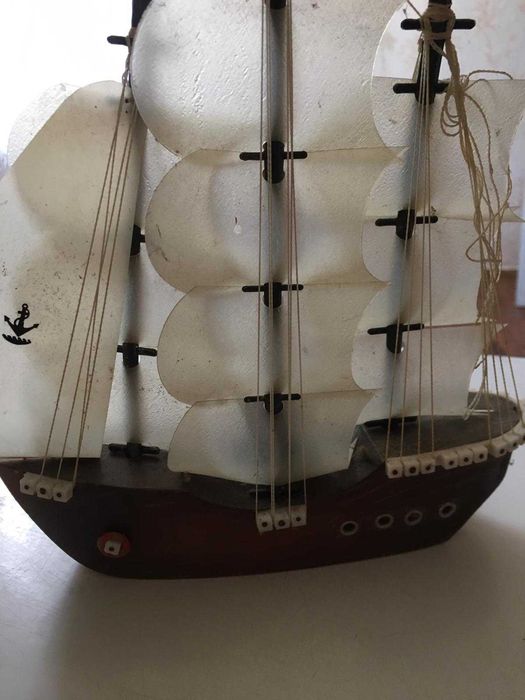 кораб и нощна светлина