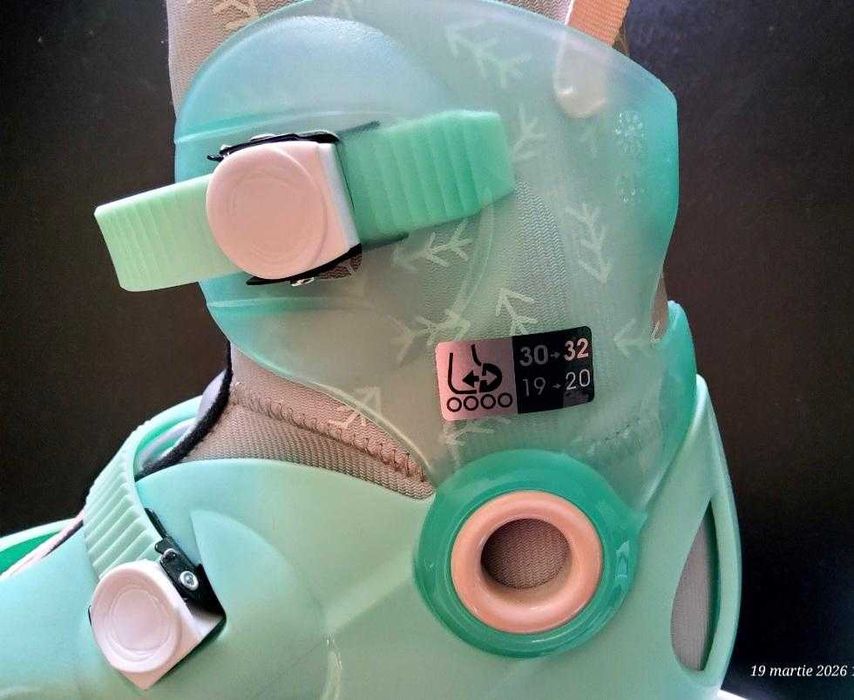 Role pentru copii reglabile, mărime 30–32, culoare mentă/roz