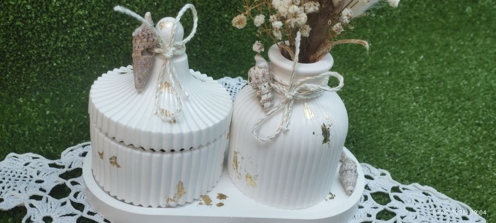 Букети от соев восък и керамични комплекти със свещ