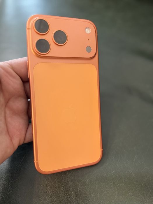 Urgent iphone 17 pro max -pentru piese