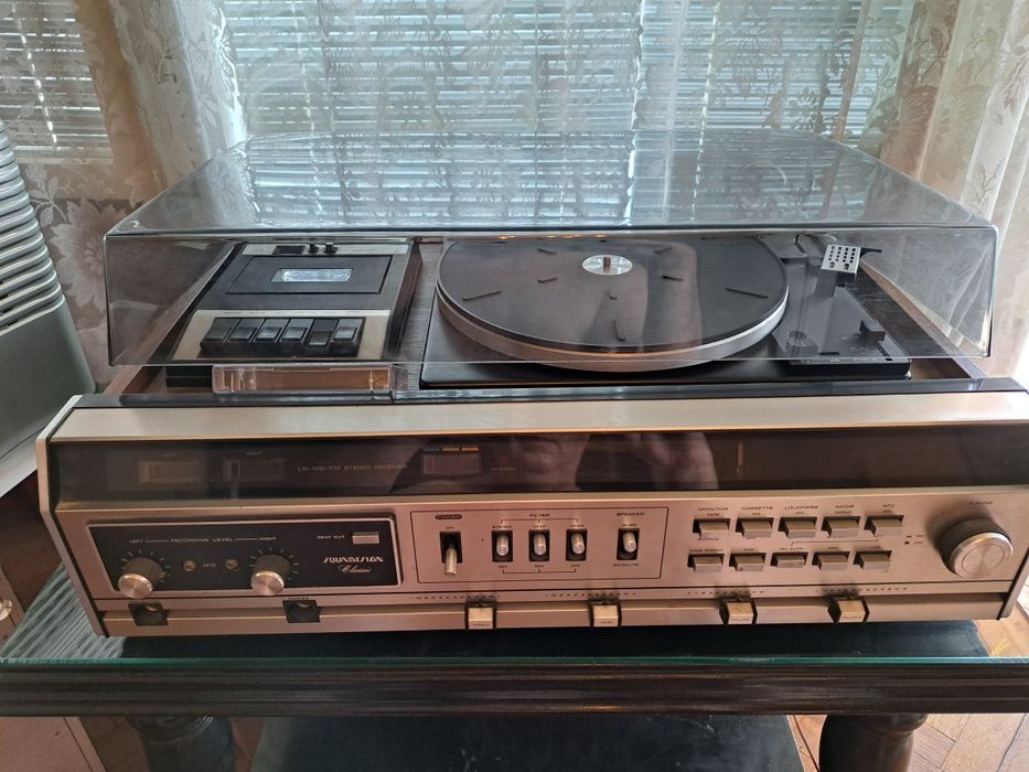 Продавам японски грамофон,касетофон,радио,колони.