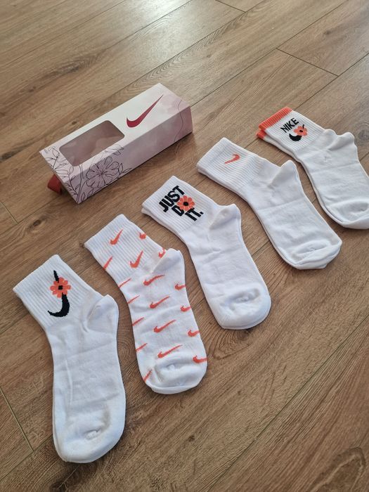 Дамски чорапи NIKE в кутия страхотни един размер