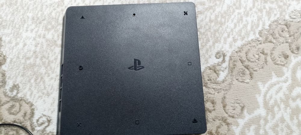Playstation 4 slim