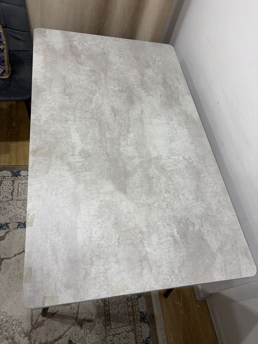 Обеденный стол в отличном состояний