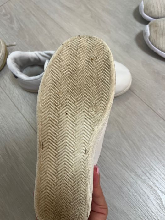 Adidas (бели кецове с велкро), размер 33.