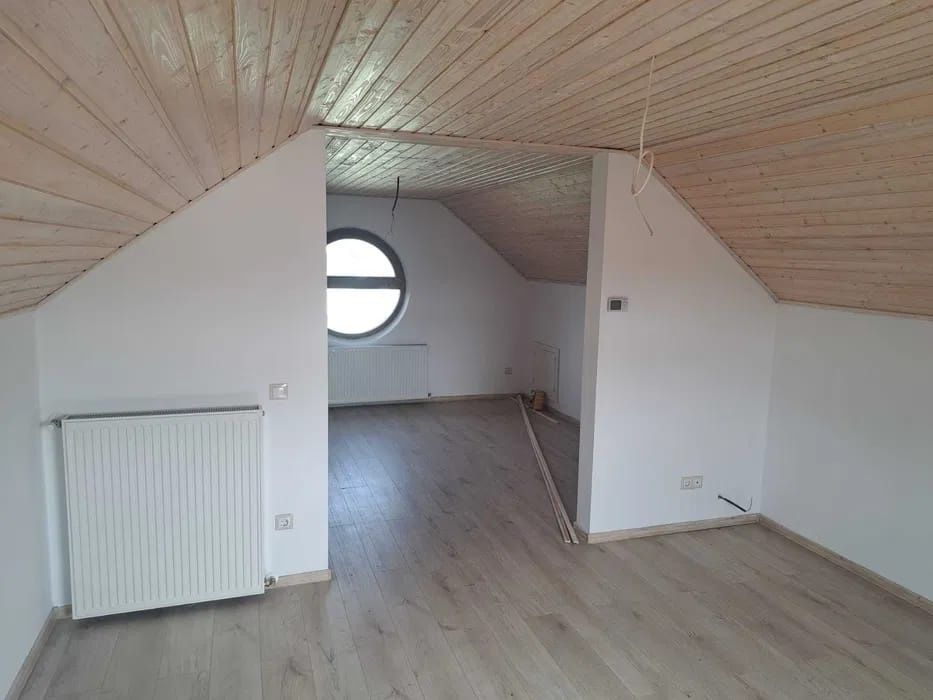 Vând casă zona semicentrală