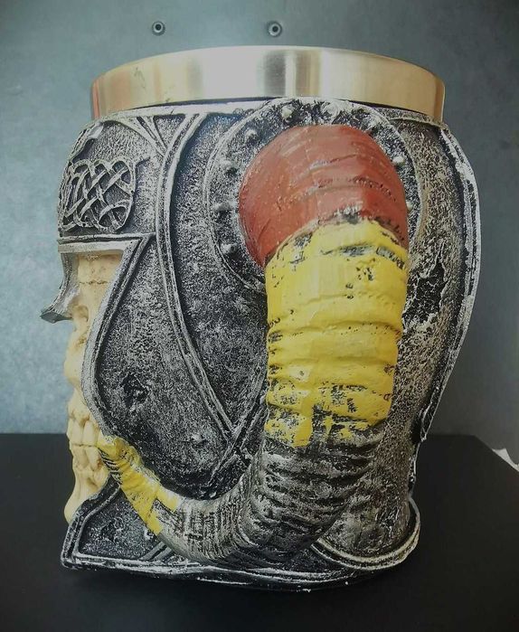 Уникална чаша - череп с рога