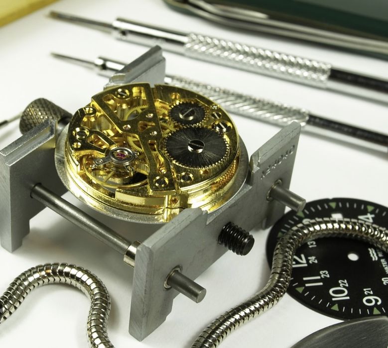 Профессиональная  рестоврация наручных , на стенных и прочих часов