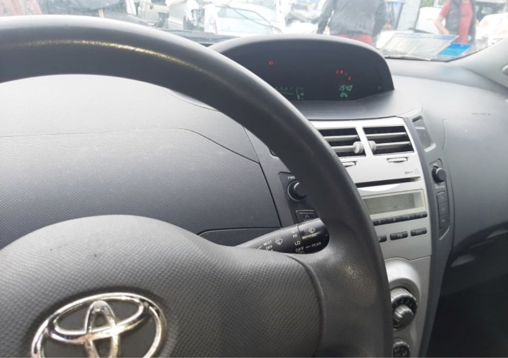 Toyota yaris 1.0 на части