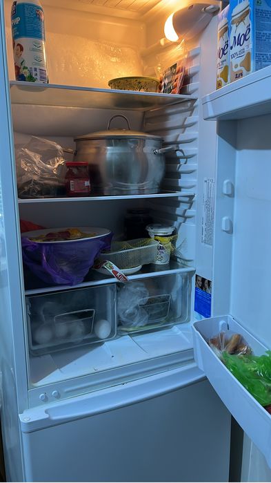 Продам холодильник Indesit