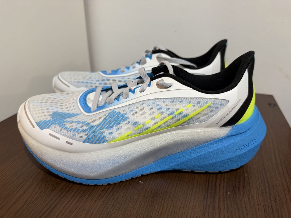 Adidasi noi Under Armour