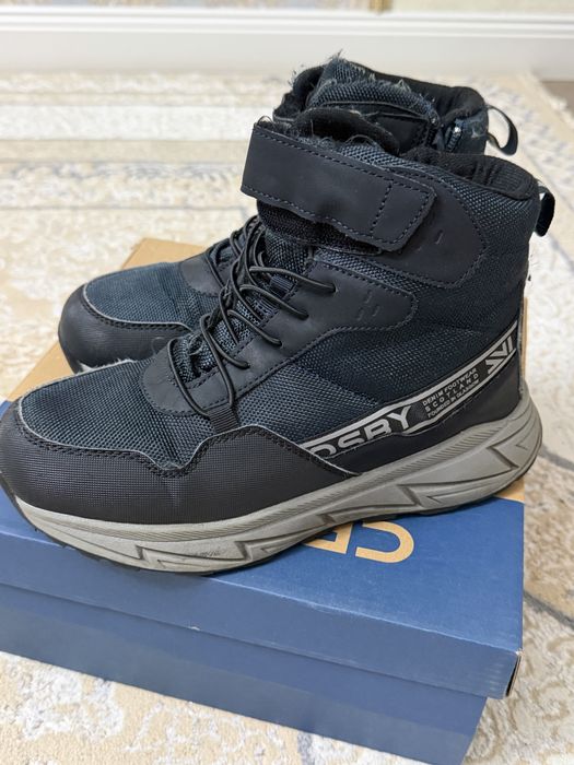 Продам демисезонные ботинки на мальчика