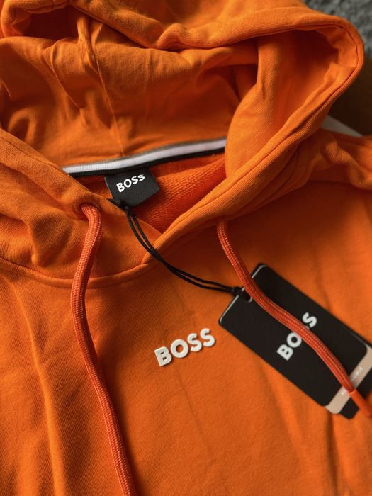 Мъжки суичът в оранжево