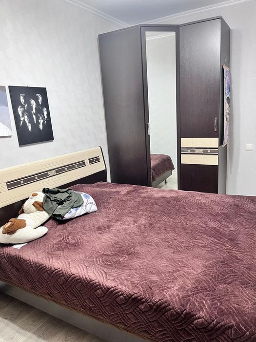 Спальный комплект. Кровать, шифоньер