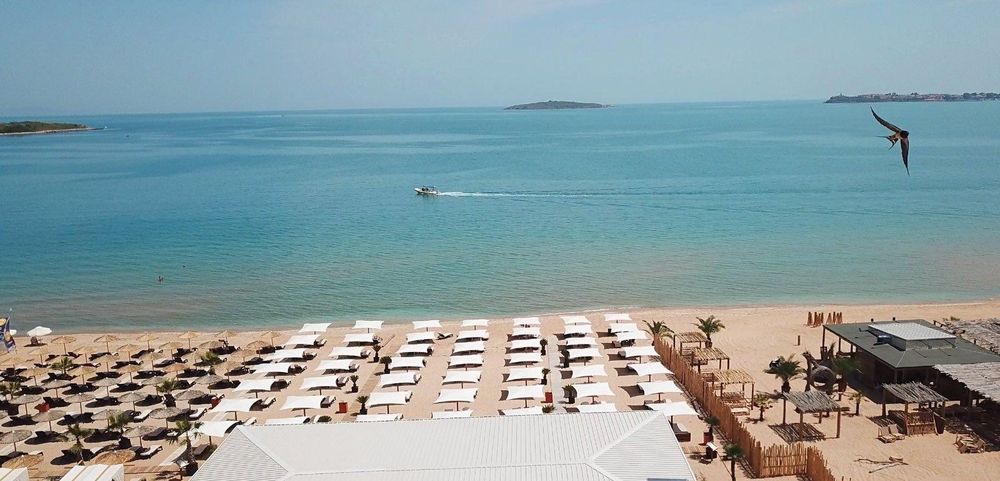 Продава се Заведение в Бургас, Долно Езерово - 200 кв.м за 1987 €/кв.м - Снимка #2