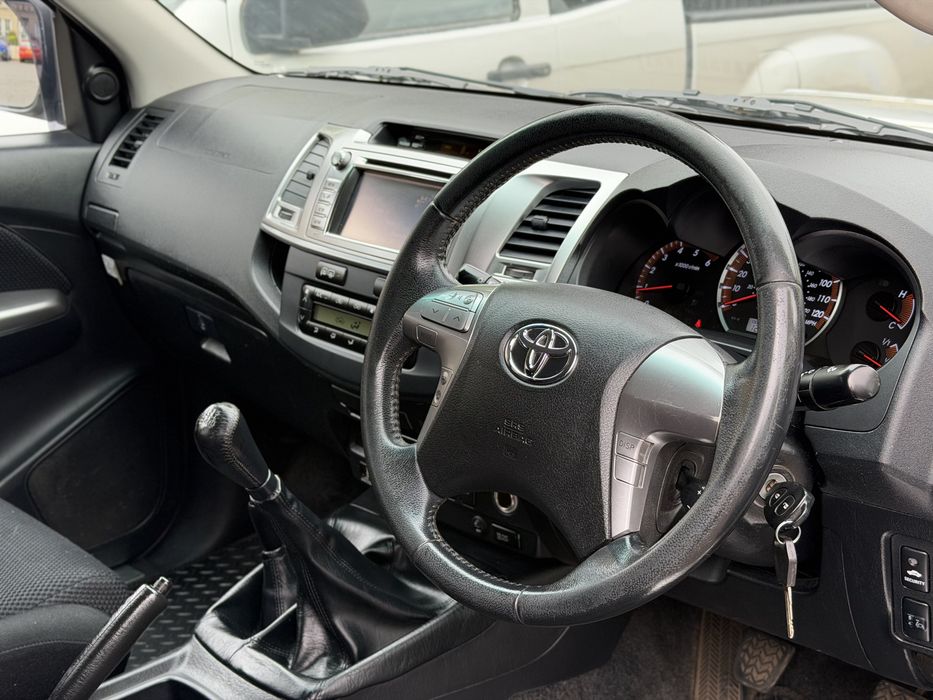 Toyota hilux D-4D invincible 2014