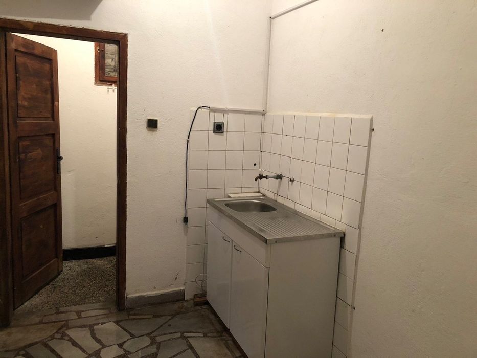 Дава се под наем Магазин в Кюстендил, Център - 37 кв.м за 300 € - Снимка #4