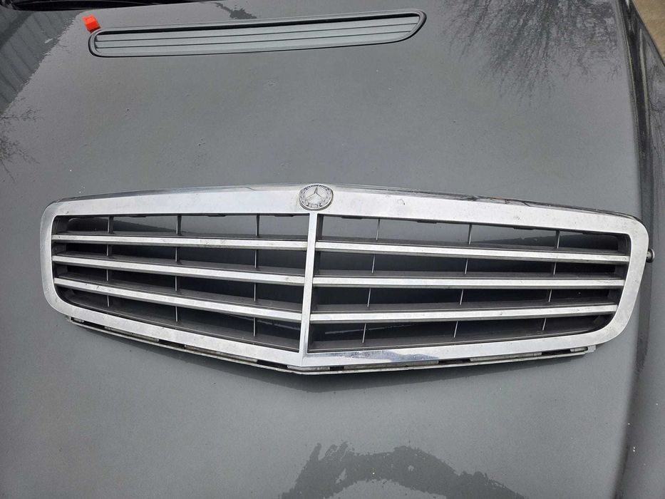 Grila centrala bara fata pentru Mercedes C class W204