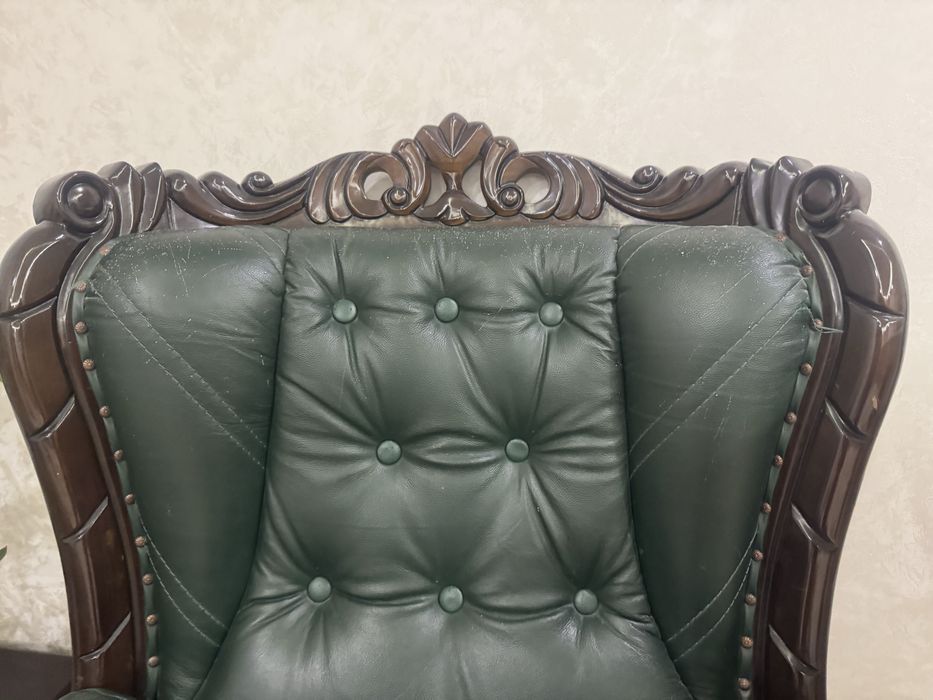 Кресло кожаное продам