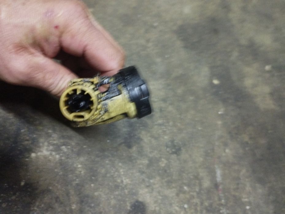 Кикдаун трос на мерседес 124