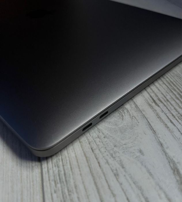 MacBook PRO 16" cu 32 GB RAM si 512 GB  , 98% Viata Bateriei