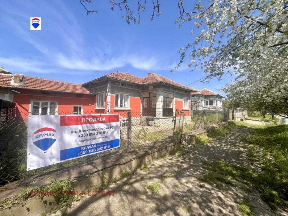 Реновирана къща с двор в с. Ценово, обл. Русе