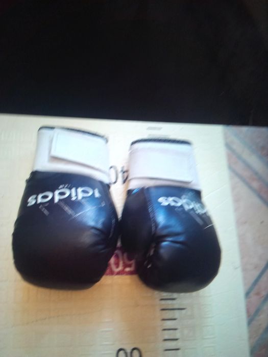 Боксерские перчатки,