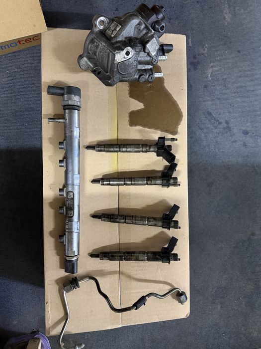 Продавам комплект Дюзи и помпа +рейл N47d20 BMW 2.0D 177кс