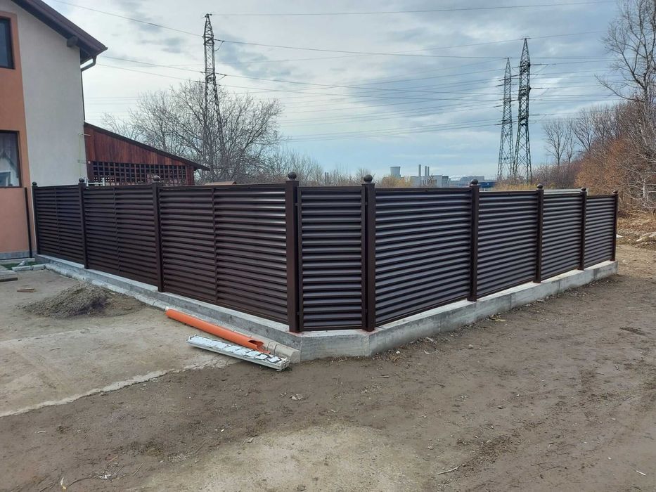 Construim Garduri si Porti din Panou stil Jaluzele, Sipca Metalica, Tabla Cutata, Plasa Bordurata, Fier Forjat BCA si alte modele disponibile