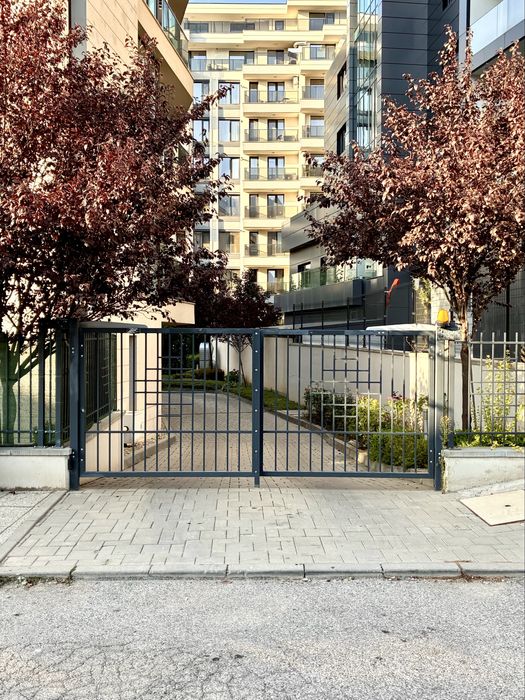 Паркомясто до Paradise Mall