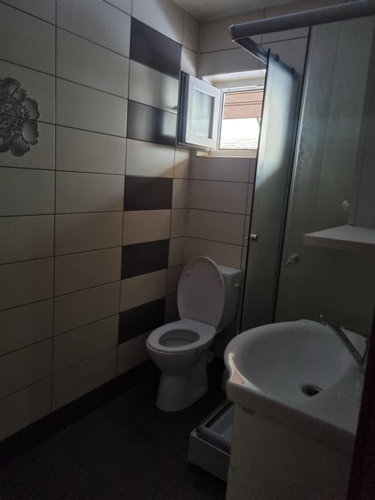 Ofer spre închirie garsonieră !