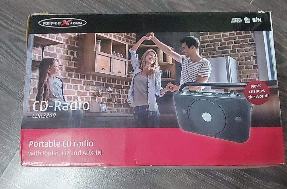 Vind CD radio
with Radio, CD and AUX-IN
with Radio, CD and AUX-IN
FM /