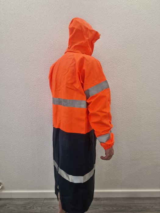 Дождевик с капюшоном