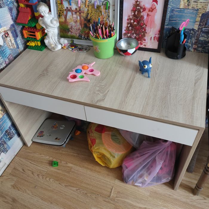 Продам детский стол,покупали в декабре