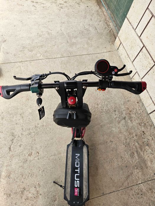 Тротинетка Motul PRO 10