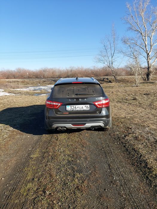 Автомобиль Лада Веста св Кросс