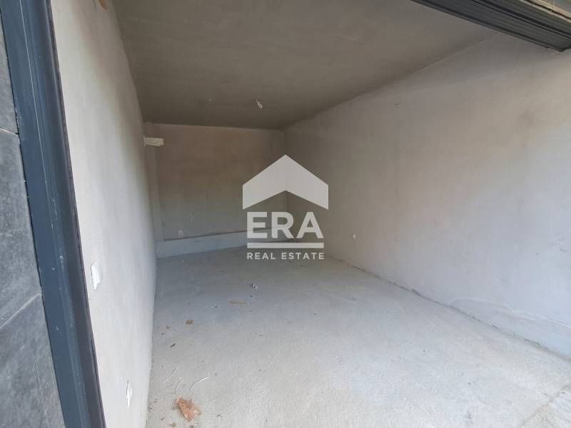 Дава се под наем Гараж / Паркомясто в Варна, Цветен квартал - 19 кв.м за 179 € - Снимка #4