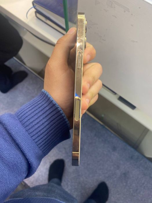 Iphone 12 pro max gold