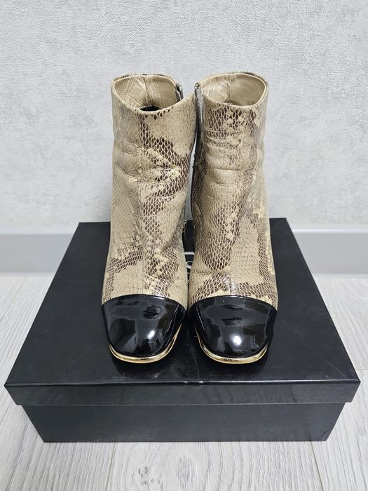 Продам женские ботинки