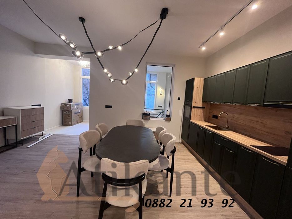 Продава се Четиристаен апартамент в София, Център - 200 кв.м за 1173 €/кв.м - Снимка #2