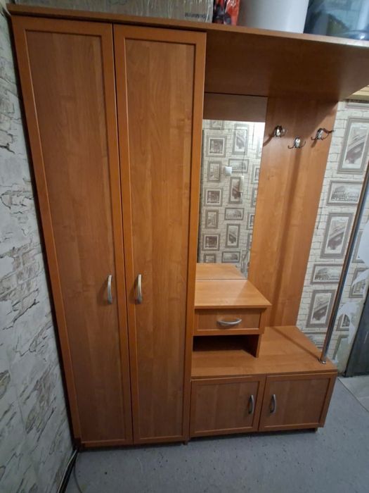 Продам шкаф в прихожую