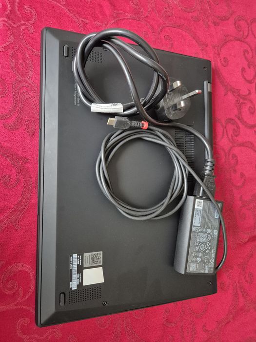 Laptop NOU Lenovo X1 Carbon Gen 11 - Windows 11 Pro Garantie 3 ani