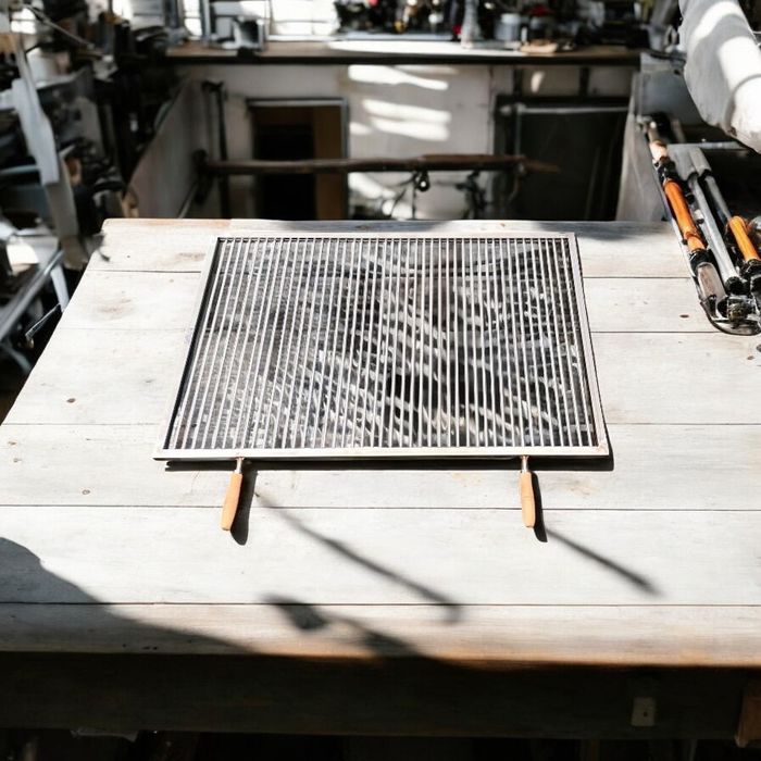 Gratar inox cu manere lemn