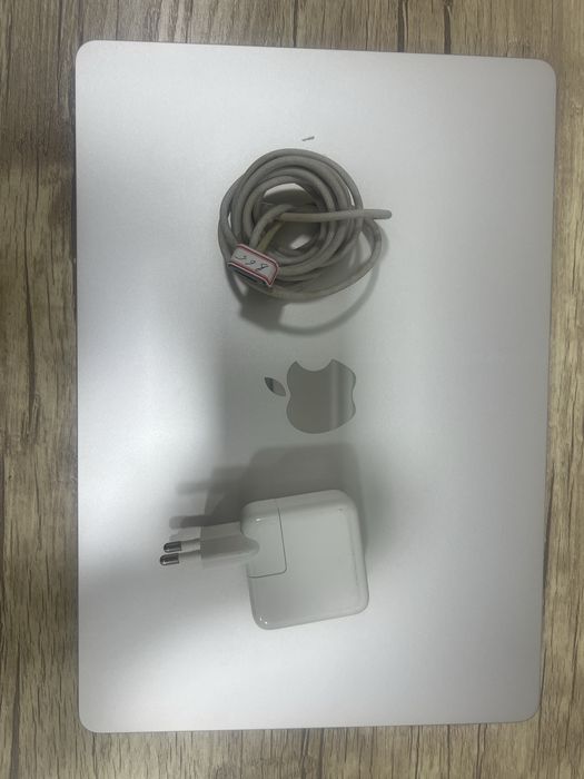 Macbook m2 air 15 ekran