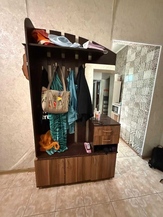 Стенка с открытыми полками