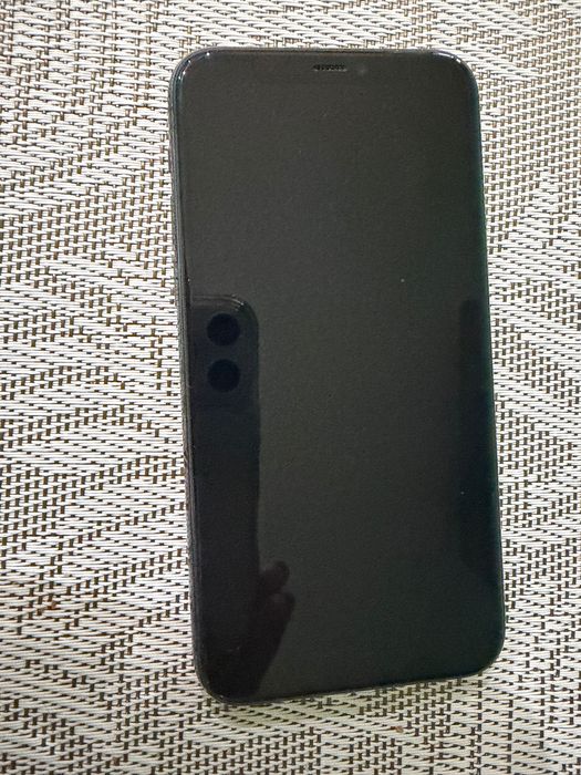 Продавам айфон 11 про