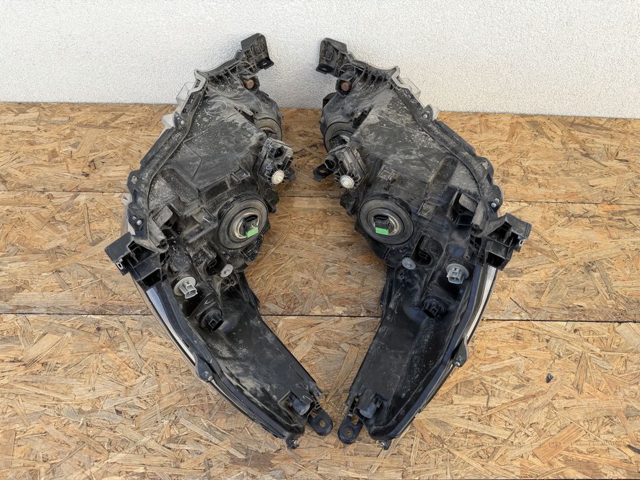 SET Far stanga dreapta toyota Hilux 2020-2023 Facelift Halogen Origine