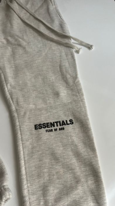 Памучен Essentials светло сив сет- суичер и панталон. Размери S и M.