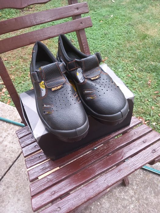 Sandale noi, bărbați pentru muncă